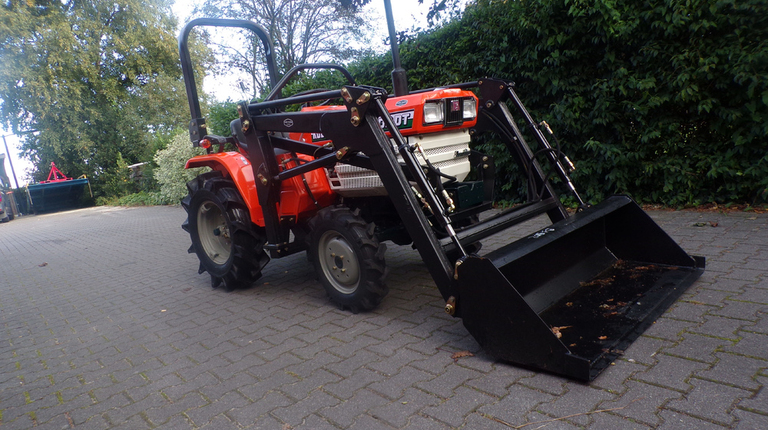 Kubota B1402DT met voorlader al vanaf €125,- per maand.